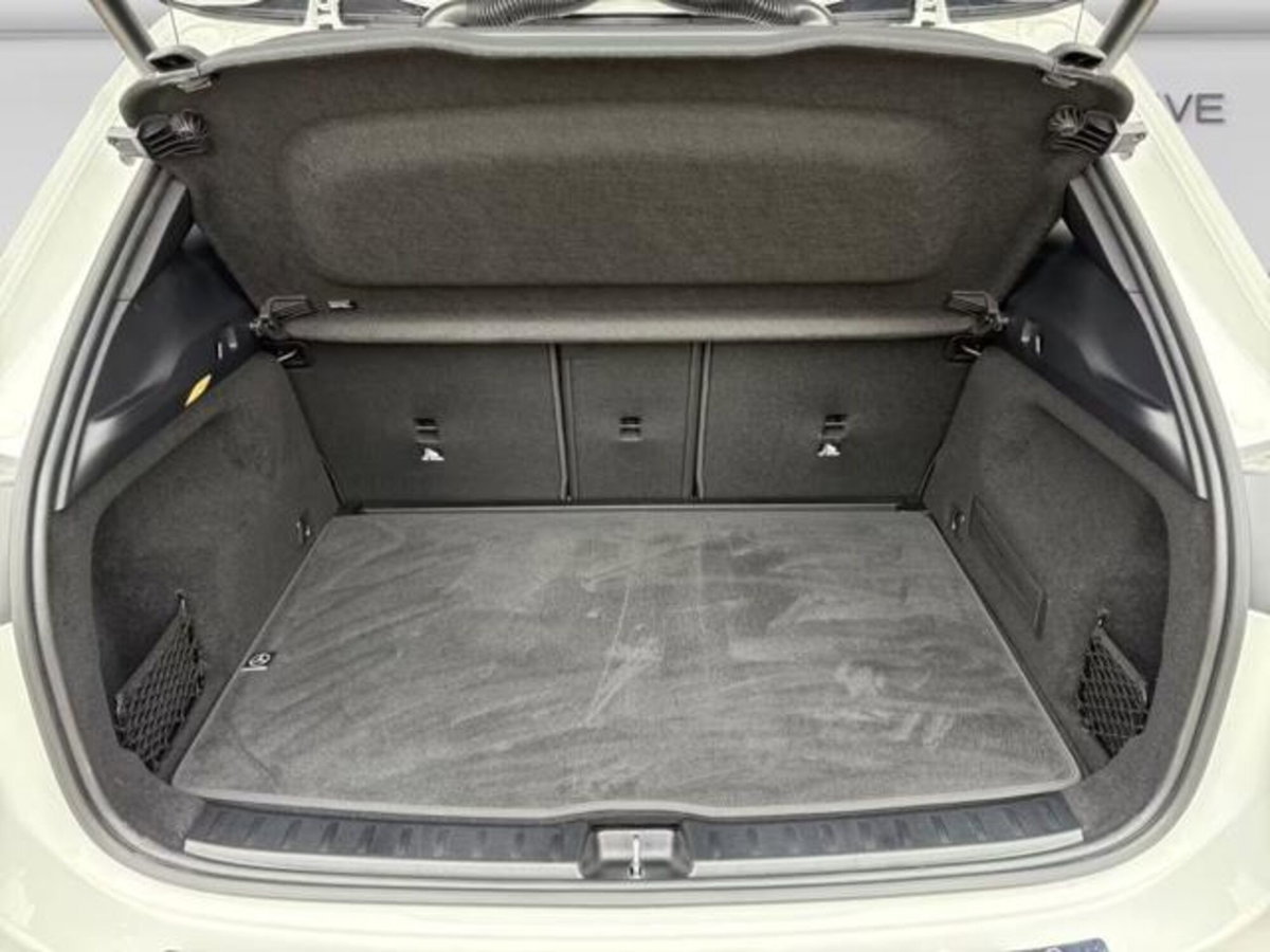 Mercedes-Benz GLA SUV 180 Automatic Premium (16)