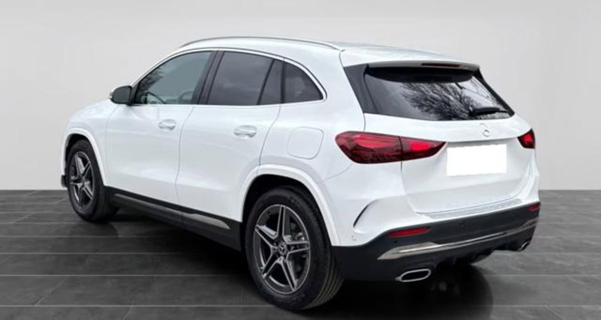 Mercedes-Benz GLA SUV 180 Automatic Premium (3)