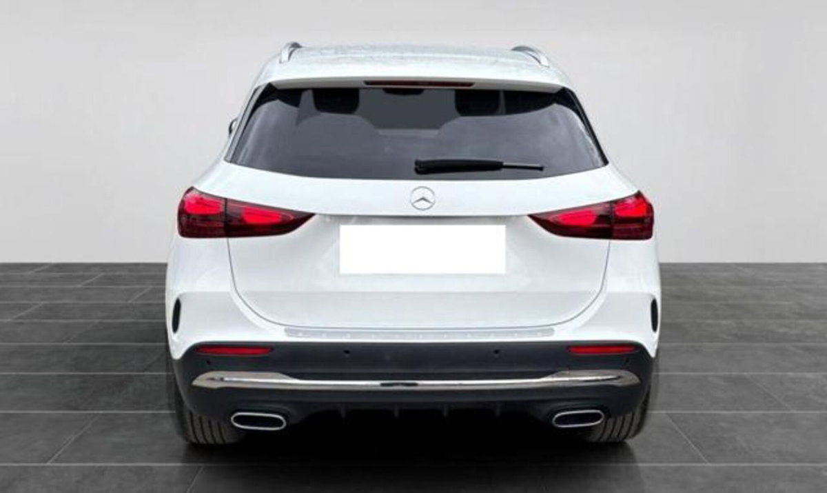 Mercedes-Benz GLA SUV 180 Automatic Premium (4)