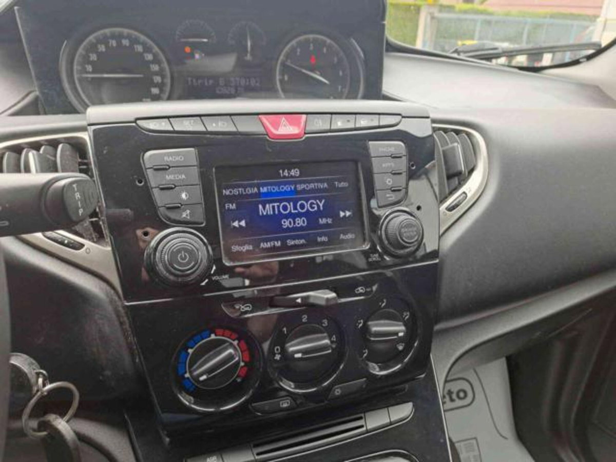 Lancia Ypsilon 1.2 69 CV 5 porte GPL Ecochic Elefantino (4)