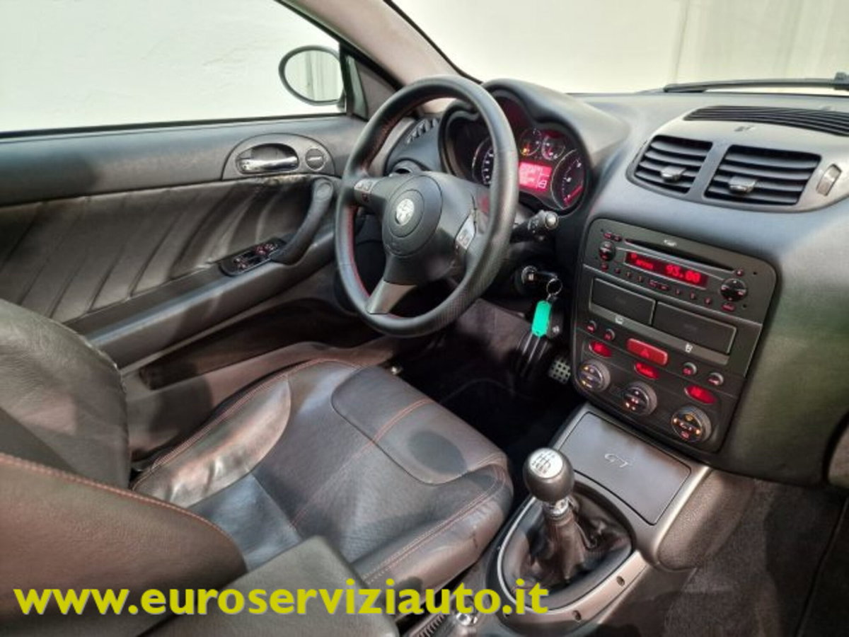 Alfa Romeo GT 1.9 JTDM 16V Distinctive Q2 (12)