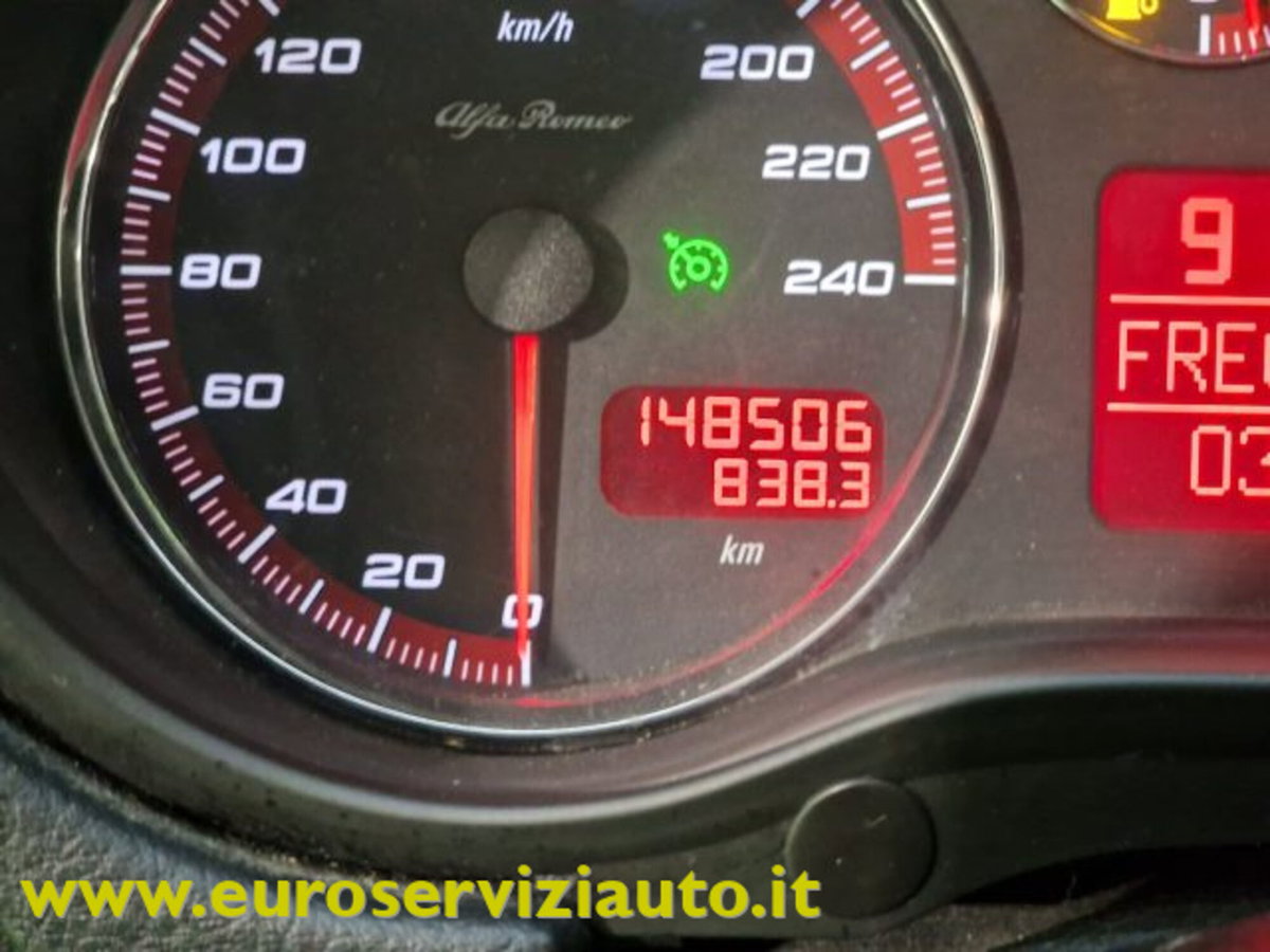 Alfa Romeo GT 1.9 JTDM 16V Distinctive Q2 (13)
