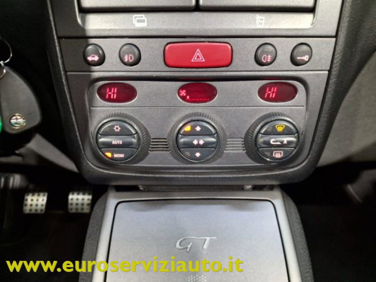 Alfa Romeo GT 1.9 JTDM 16V Distinctive Q2 (20)