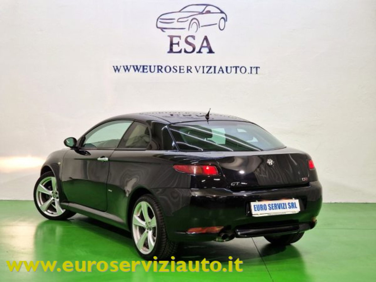 Alfa Romeo GT 1.9 JTDM 16V Distinctive Q2 (4)