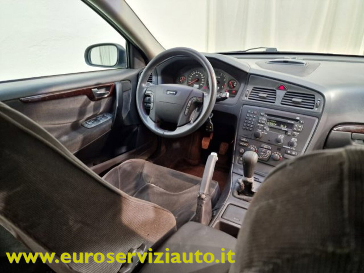 Volvo V70 2.4 D5 20V cat (12)