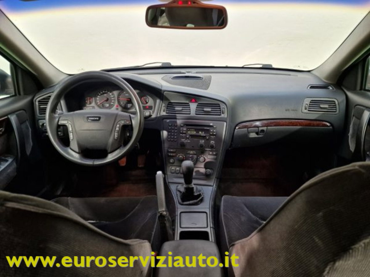 Volvo V70 2.4 D5 20V cat (13)