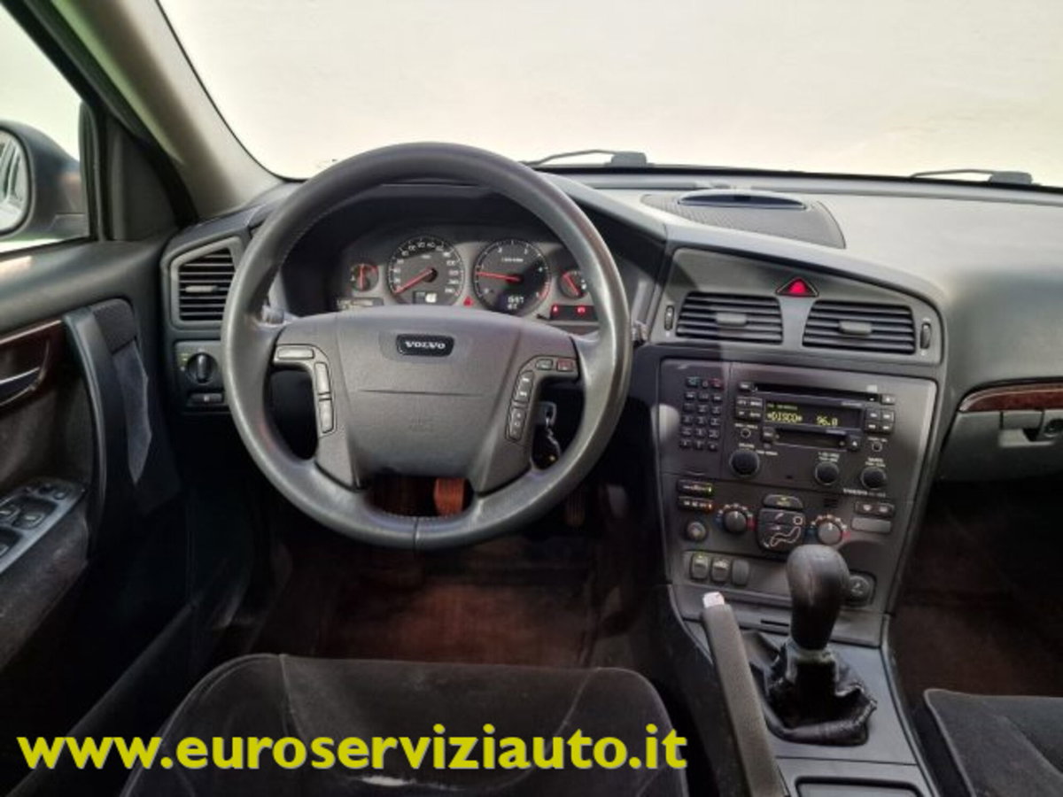 Volvo V70 2.4 D5 20V cat (14)