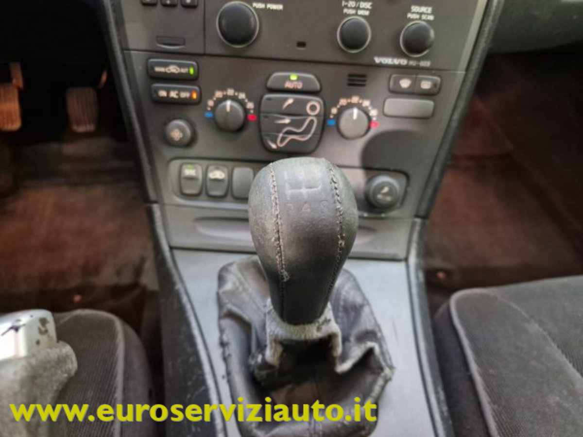 Volvo V70 2.4 D5 20V cat (19)