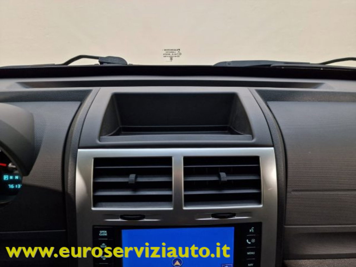Dodge Nitro 4.0 R/T 4WD (17)