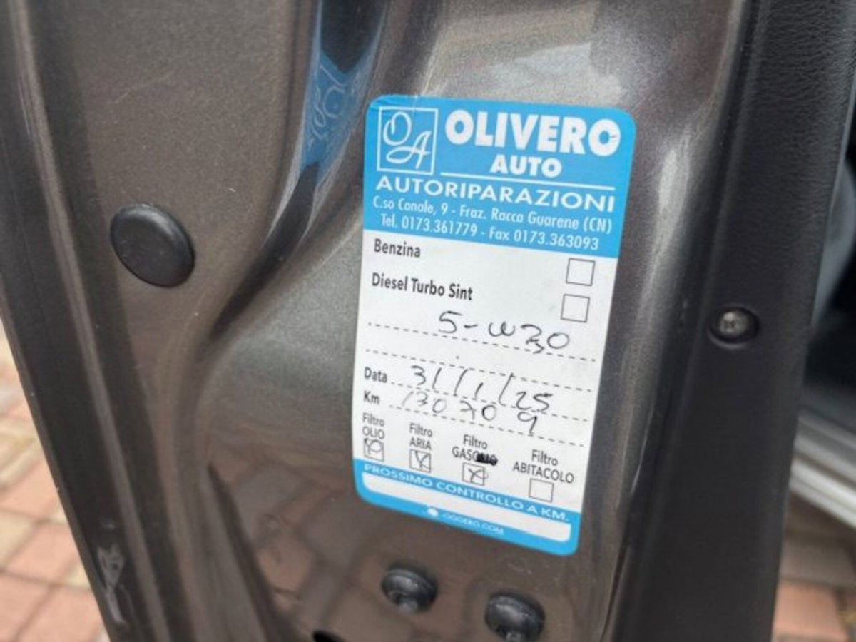 Lancia Ypsilon 1.2 69 CV 5 porte GPL Ecochic Gold (10)