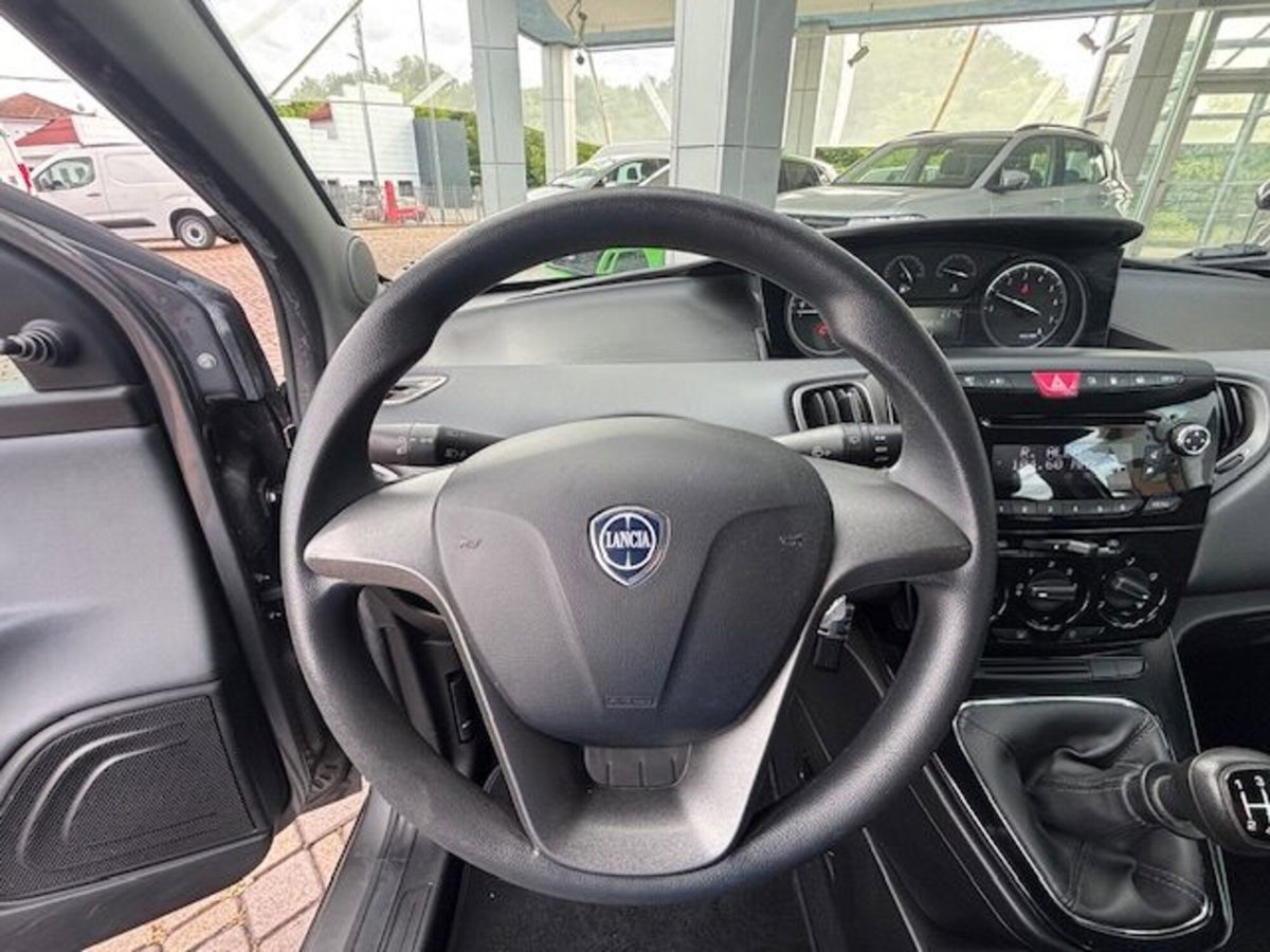 Lancia Ypsilon 1.2 69 CV 5 porte GPL Ecochic Gold (11)