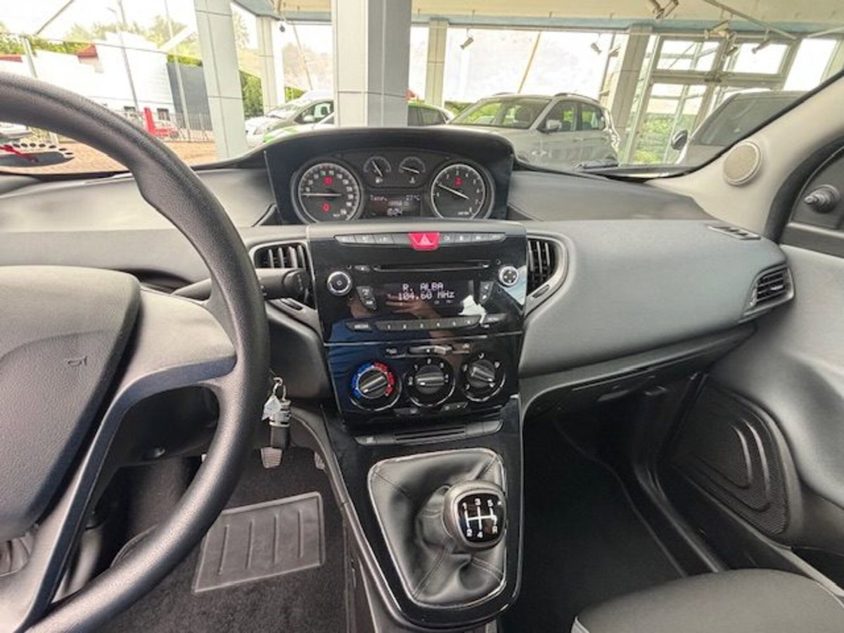 Lancia Ypsilon 1.2 69 CV 5 porte GPL Ecochic Gold (12)