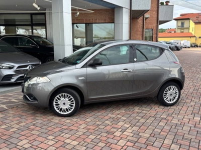 Lancia Ypsilon 1.2 69 CV 5 porte GPL Ecochic Gold (2)