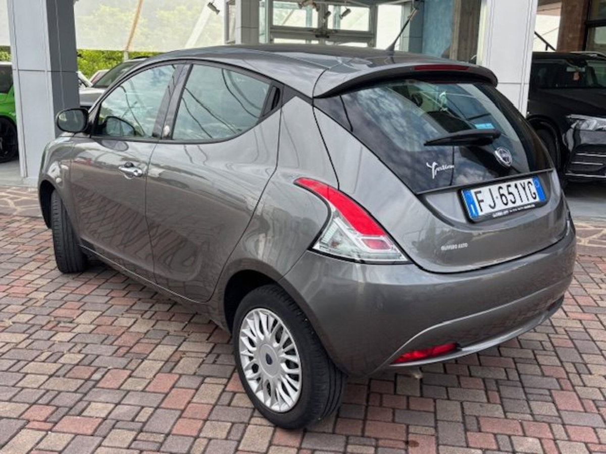Lancia Ypsilon 1.2 69 CV 5 porte GPL Ecochic Gold (3)