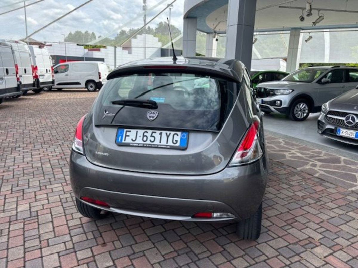 Lancia Ypsilon 1.2 69 CV 5 porte GPL Ecochic Gold (4)