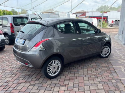 Lancia Ypsilon 1.2 69 CV 5 porte GPL Ecochic Gold (5)