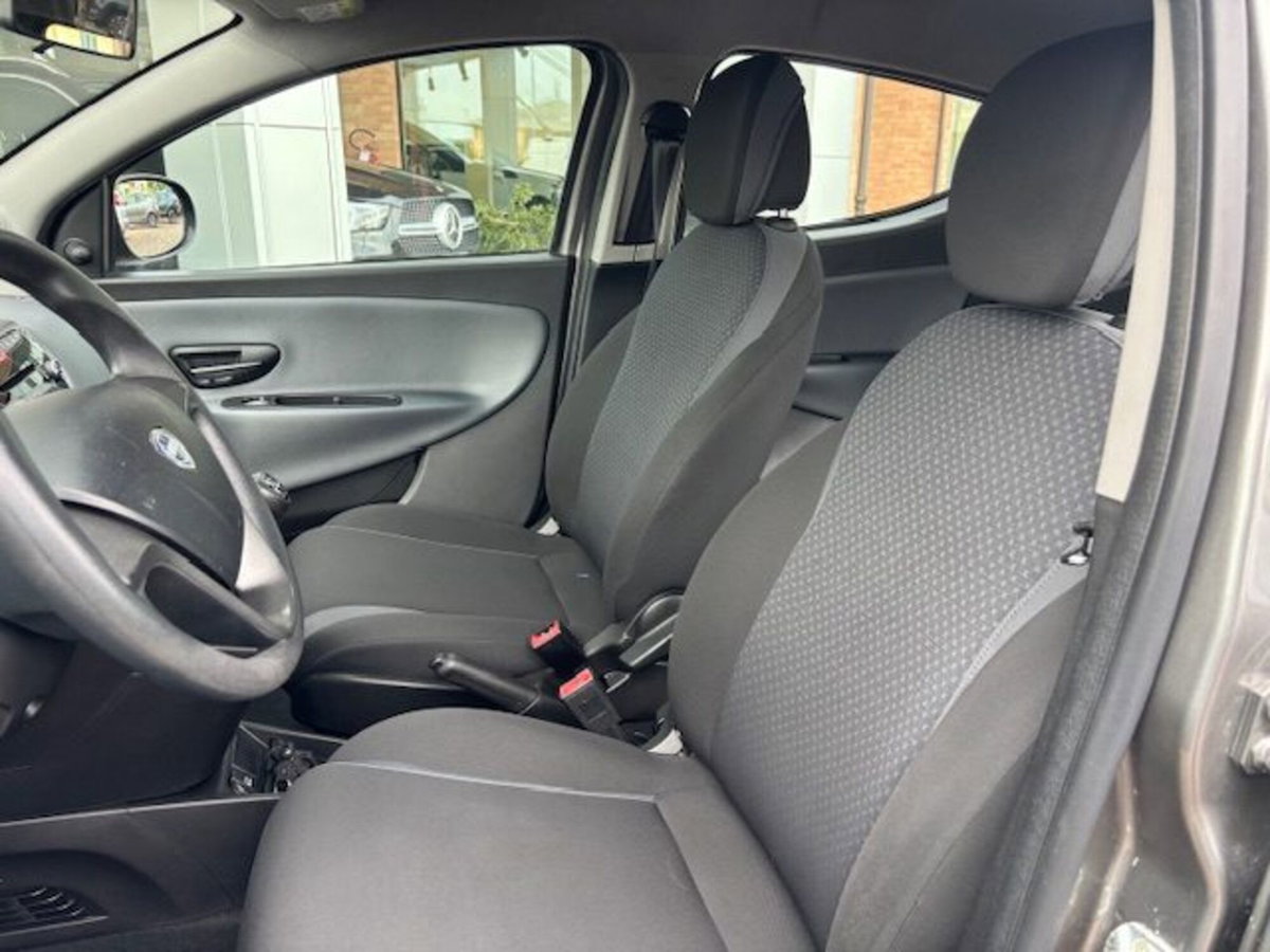 Lancia Ypsilon 1.2 69 CV 5 porte GPL Ecochic Gold (8)