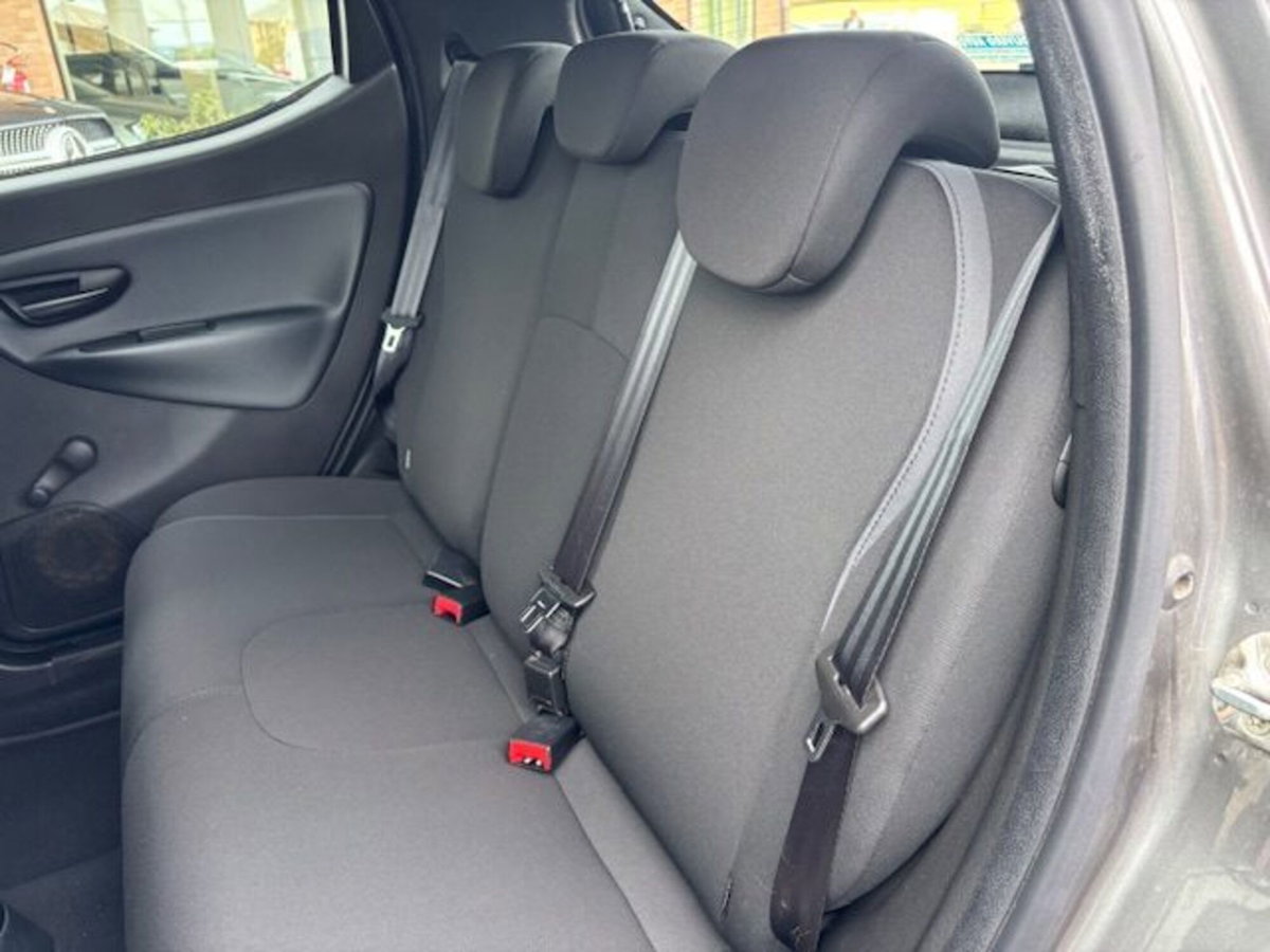Lancia Ypsilon 1.2 69 CV 5 porte GPL Ecochic Gold (9)