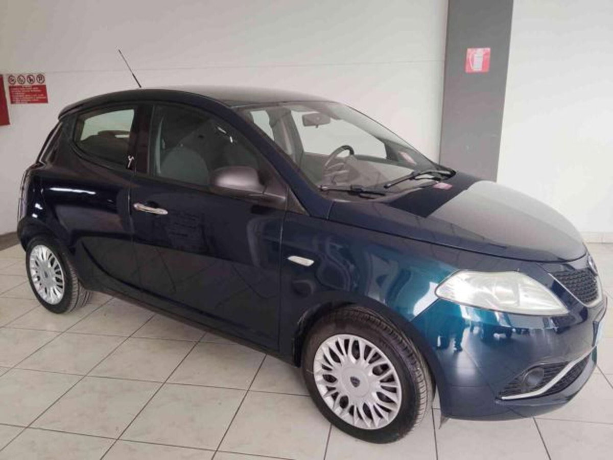 Lancia Ypsilon 1.2 69 CV 5 porte Gold (2)