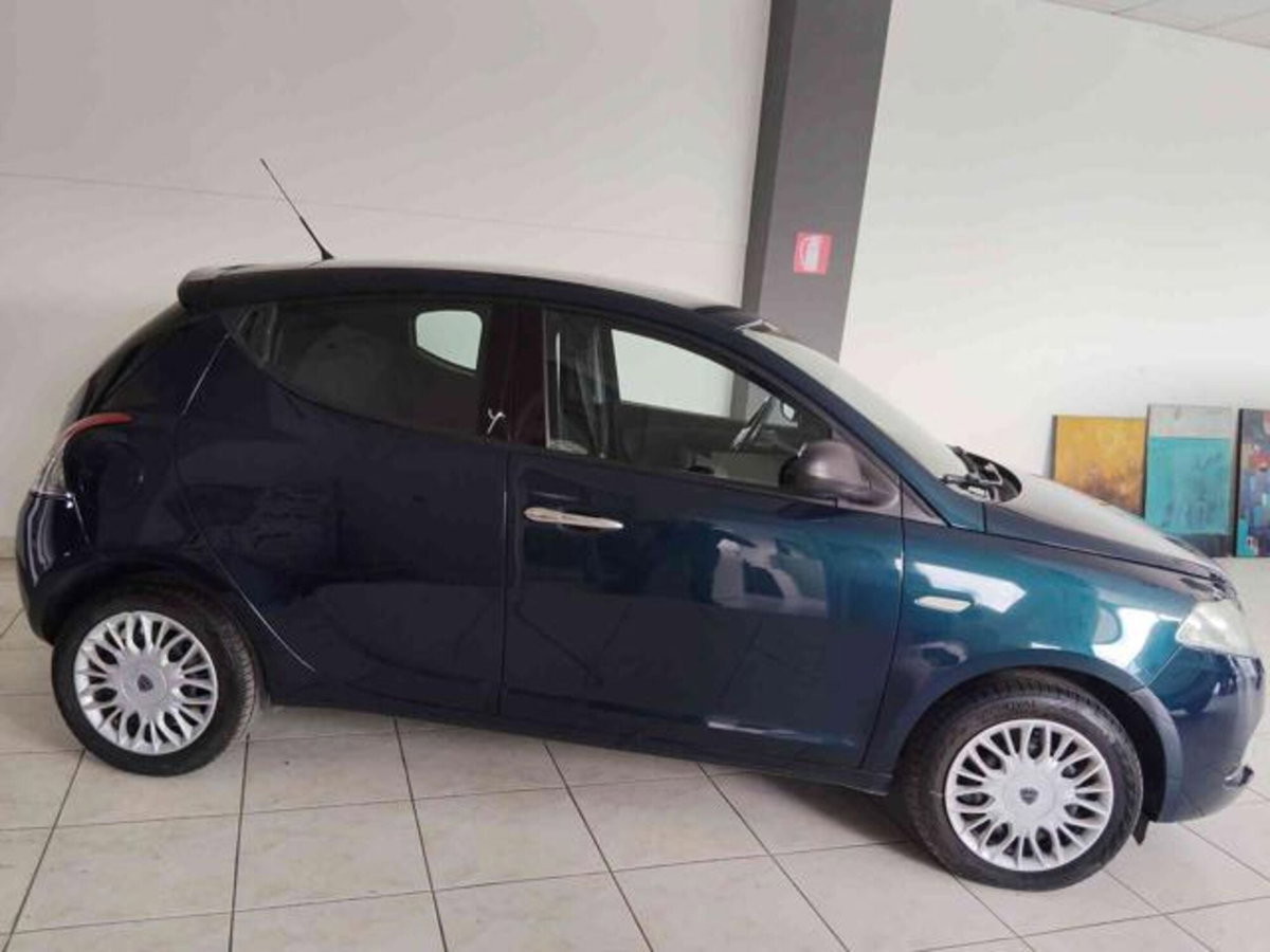 Lancia Ypsilon 1.2 69 CV 5 porte Gold (3)