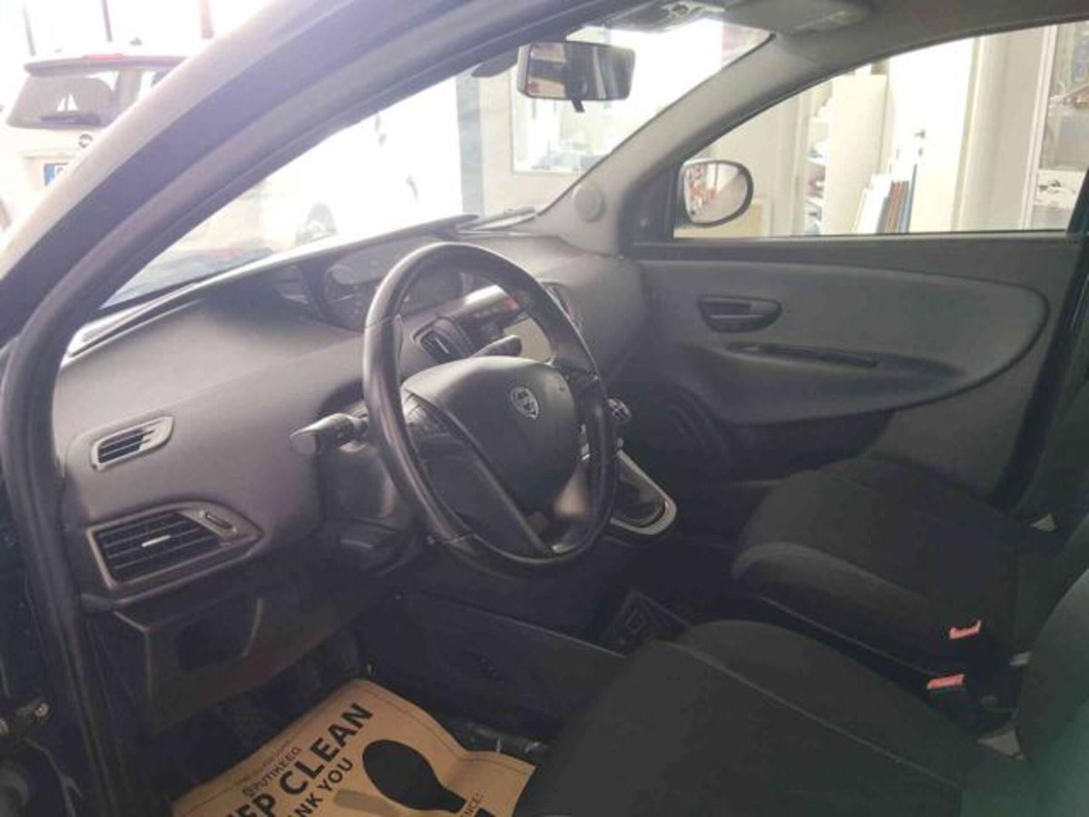 Lancia Ypsilon 1.2 69 CV 5 porte Gold (5)