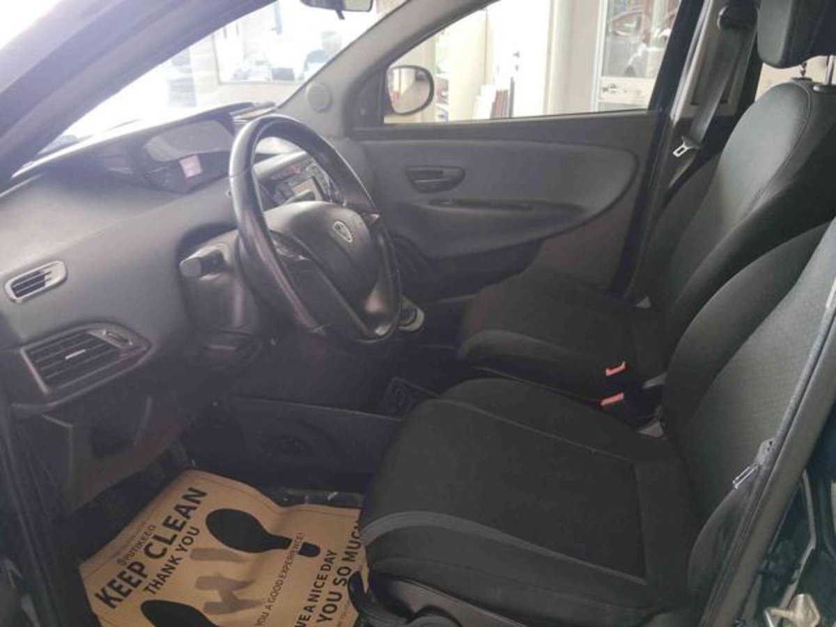 Lancia Ypsilon 1.2 69 CV 5 porte Gold (6)
