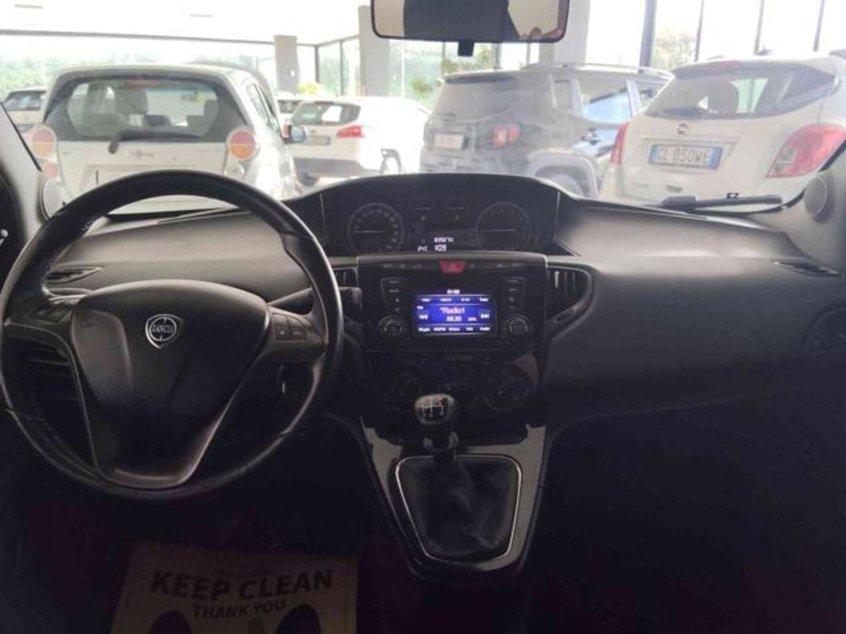 Lancia Ypsilon 1.2 69 CV 5 porte Gold (7)