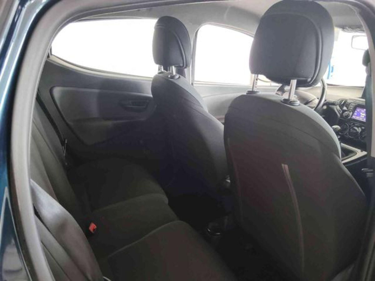 Lancia Ypsilon 1.2 69 CV 5 porte Gold (9)