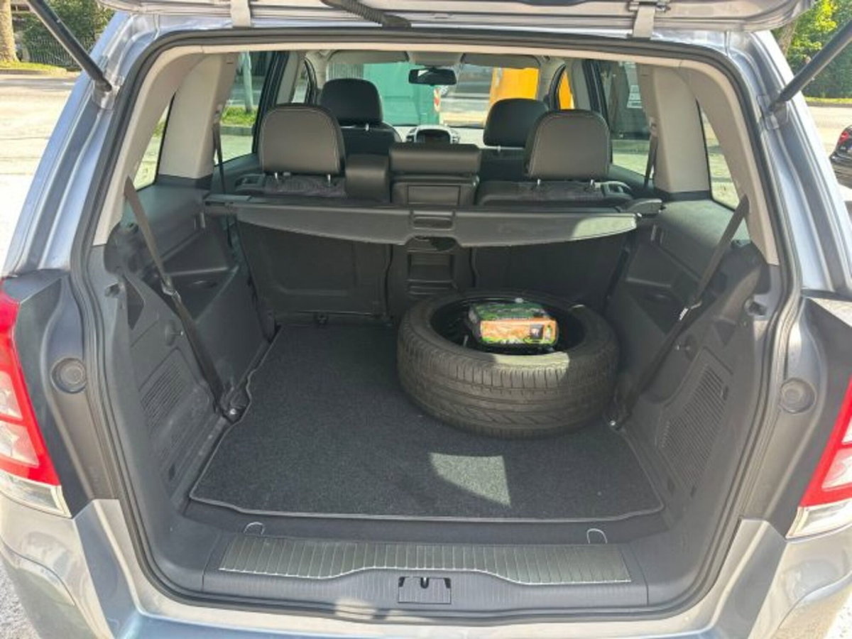 Opel Zafira 1.6 16V VVT Enjoy (10)
