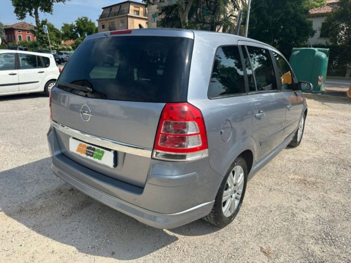 Opel Zafira 1.6 16V VVT Enjoy (4)