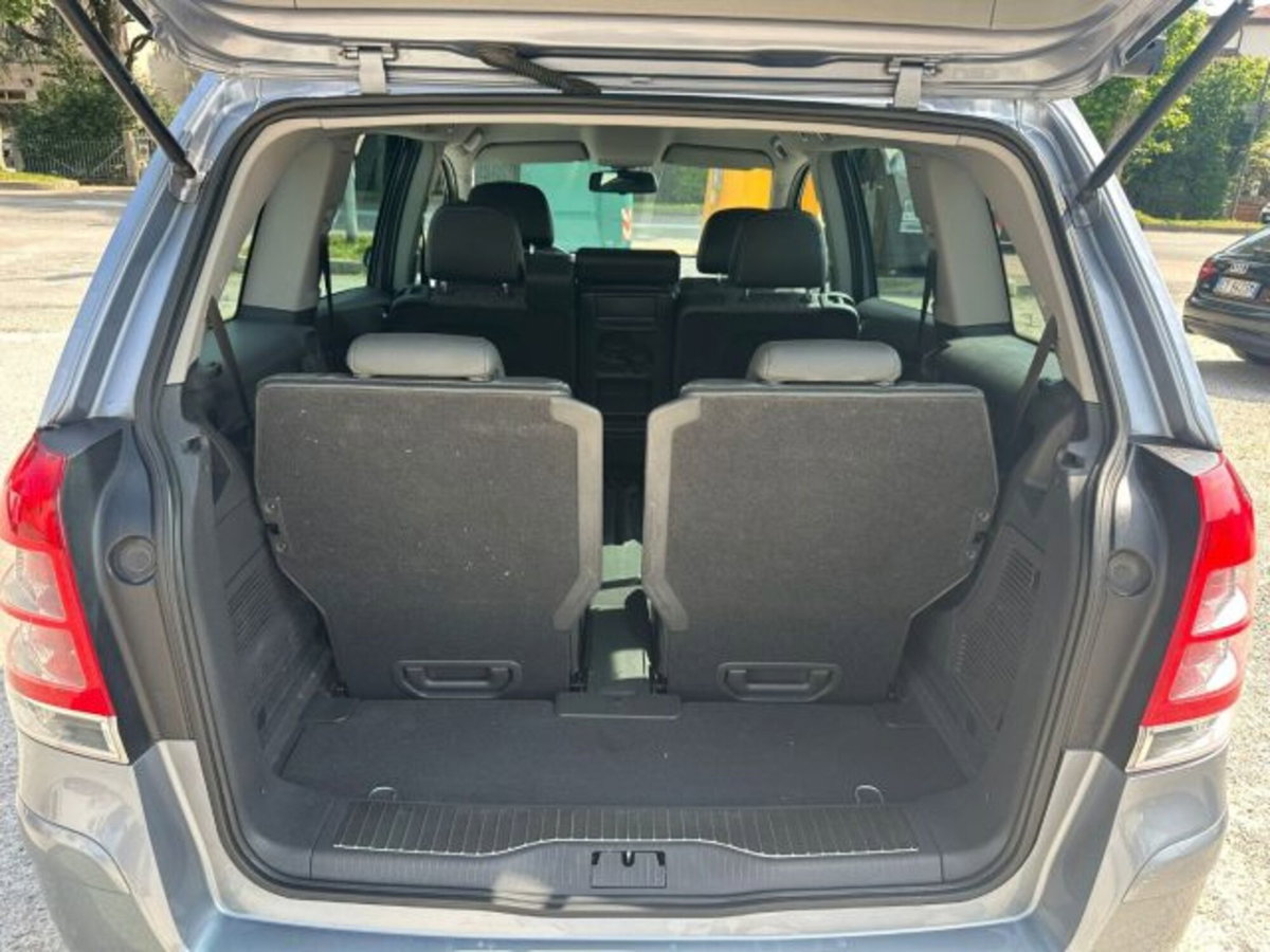 Opel Zafira 1.6 16V VVT Enjoy (9)