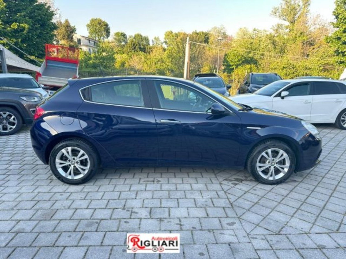 Alfa Romeo Giulietta 1.6 JTDm-2 Giulietta (10)