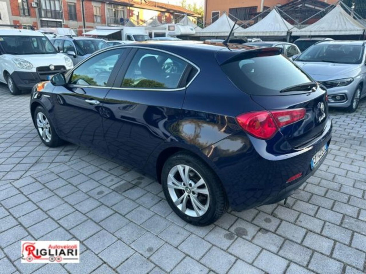 Alfa Romeo Giulietta 1.6 JTDm-2 Giulietta (9)