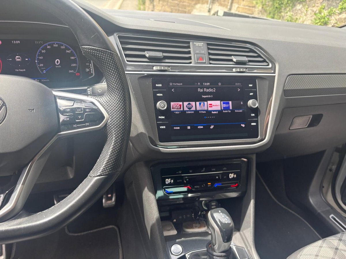 Volkswagen Tiguan 2.0 TDI 150 CV SCR DSG 4MOTION R-Line (11)