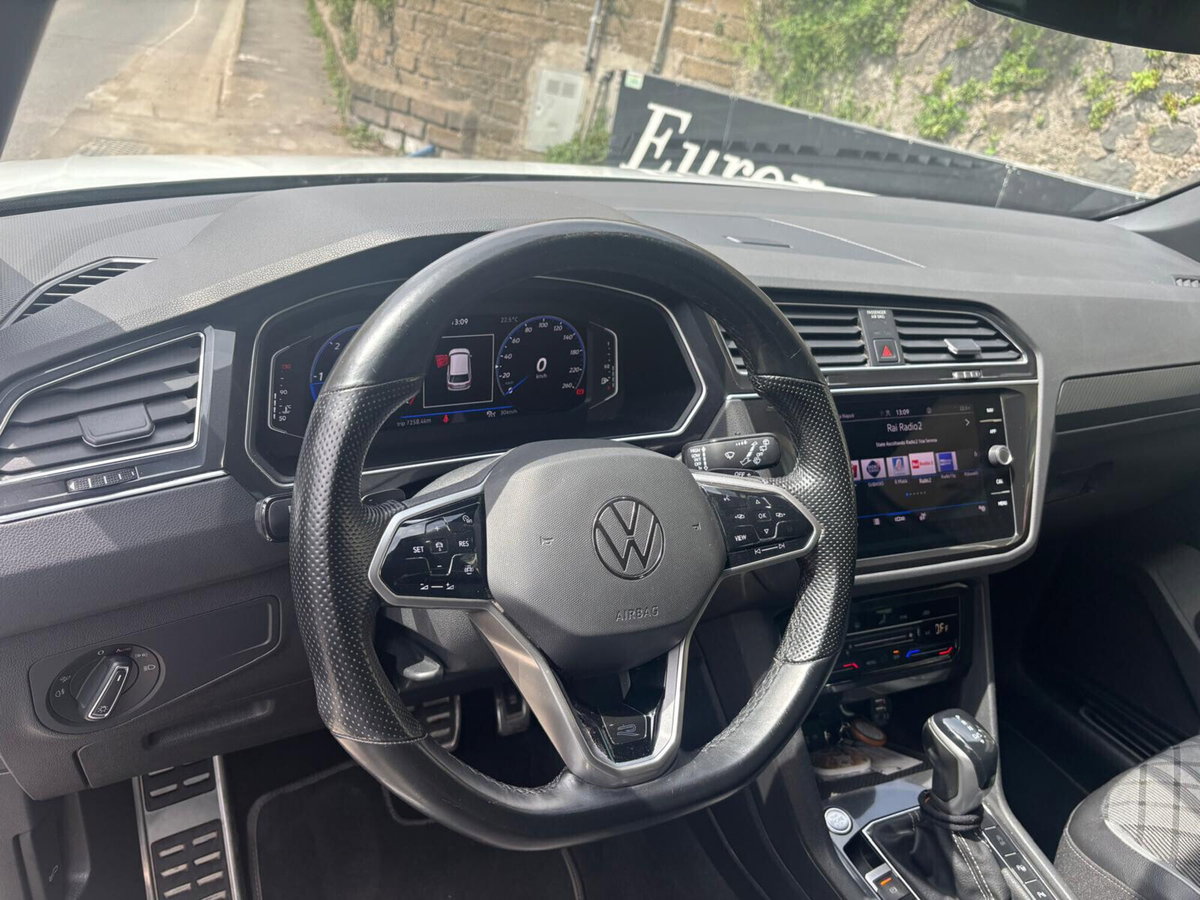 Volkswagen Tiguan 2.0 TDI 150 CV SCR DSG 4MOTION R-Line (9)