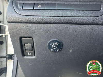 Peugeot 208 VTi 95 CV 5p. GPL Allure (8)