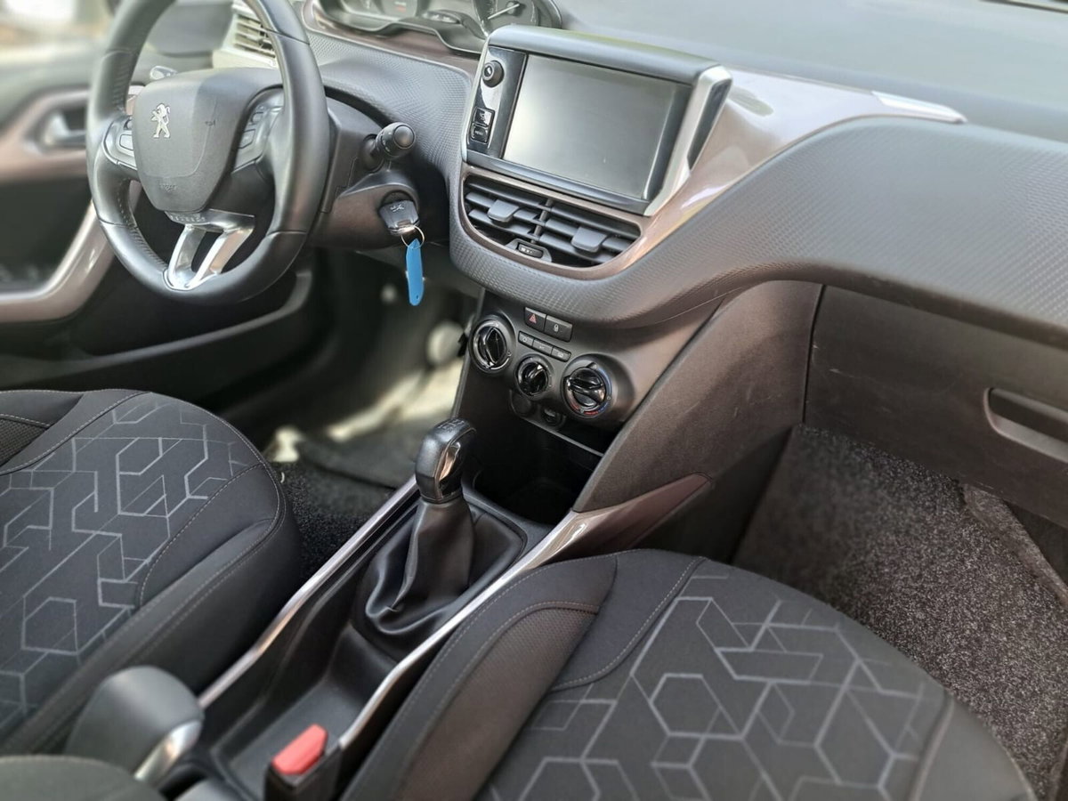 Peugeot 2008 e-HDi 92 CV Stop&Start Allure (19)