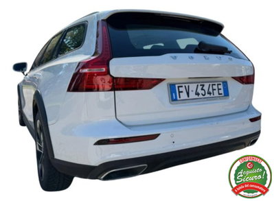 Volvo V60 Cross Country D4 AWD Geartronic Pro (4)