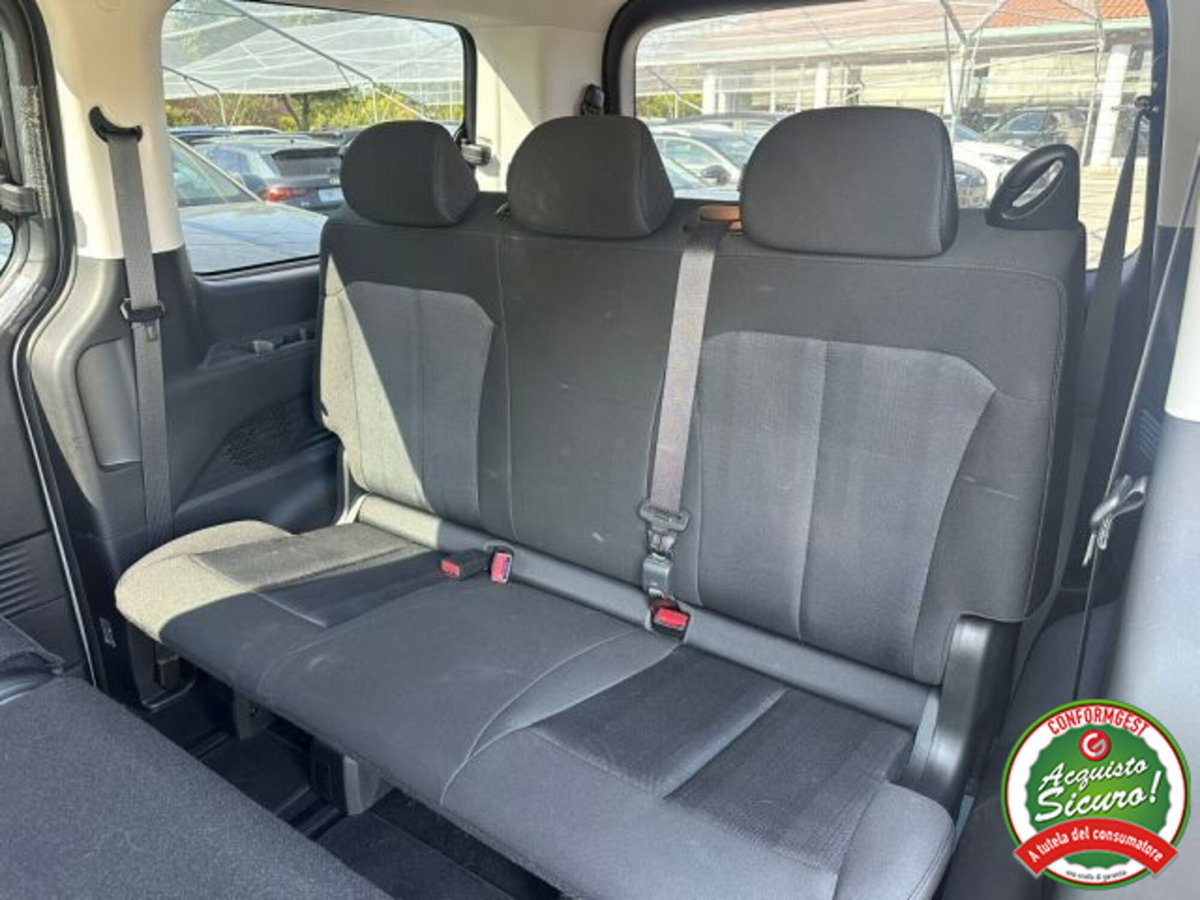 Hyundai Staria 2.2 awd auto (8)