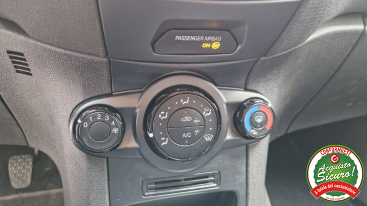 Ford Fiesta 1.0 80CV 5 porte (9)