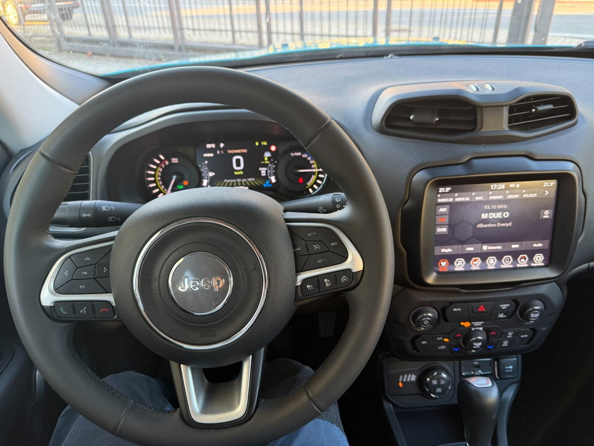 Jeep Renegade 1.3 T4 190CV PHEV 4xe AT6 Limited (10)