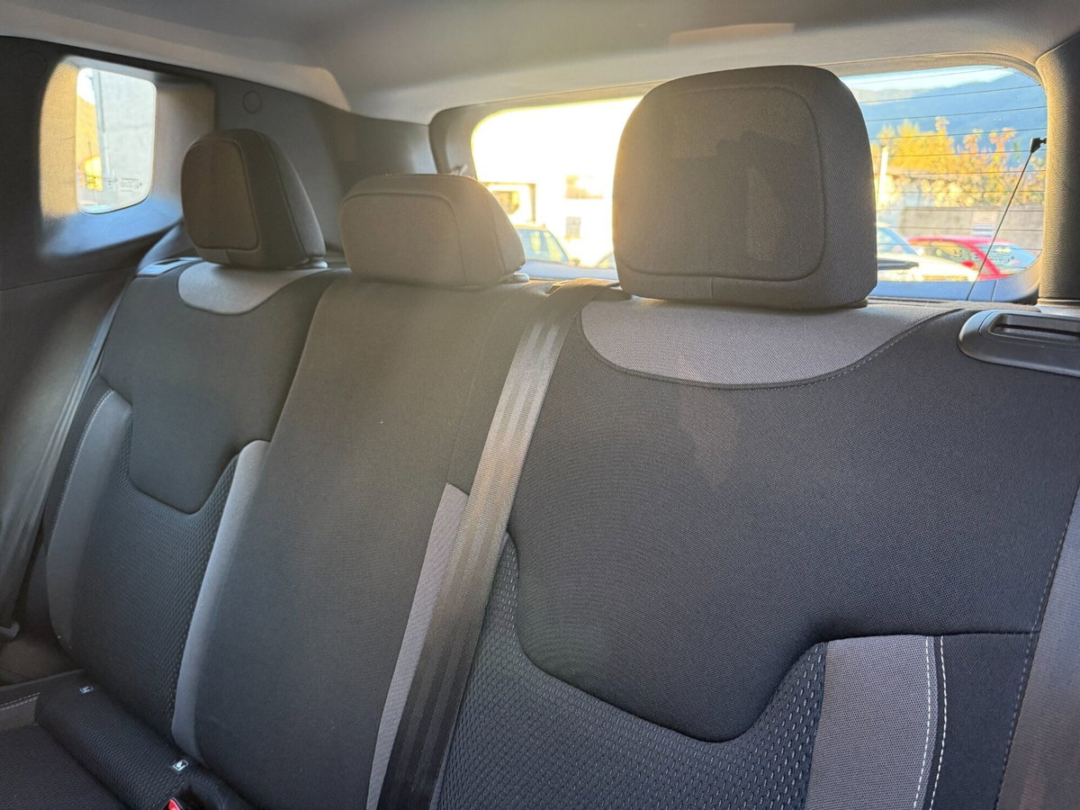 Jeep Renegade 1.3 T4 190CV PHEV 4xe AT6 Limited (12)
