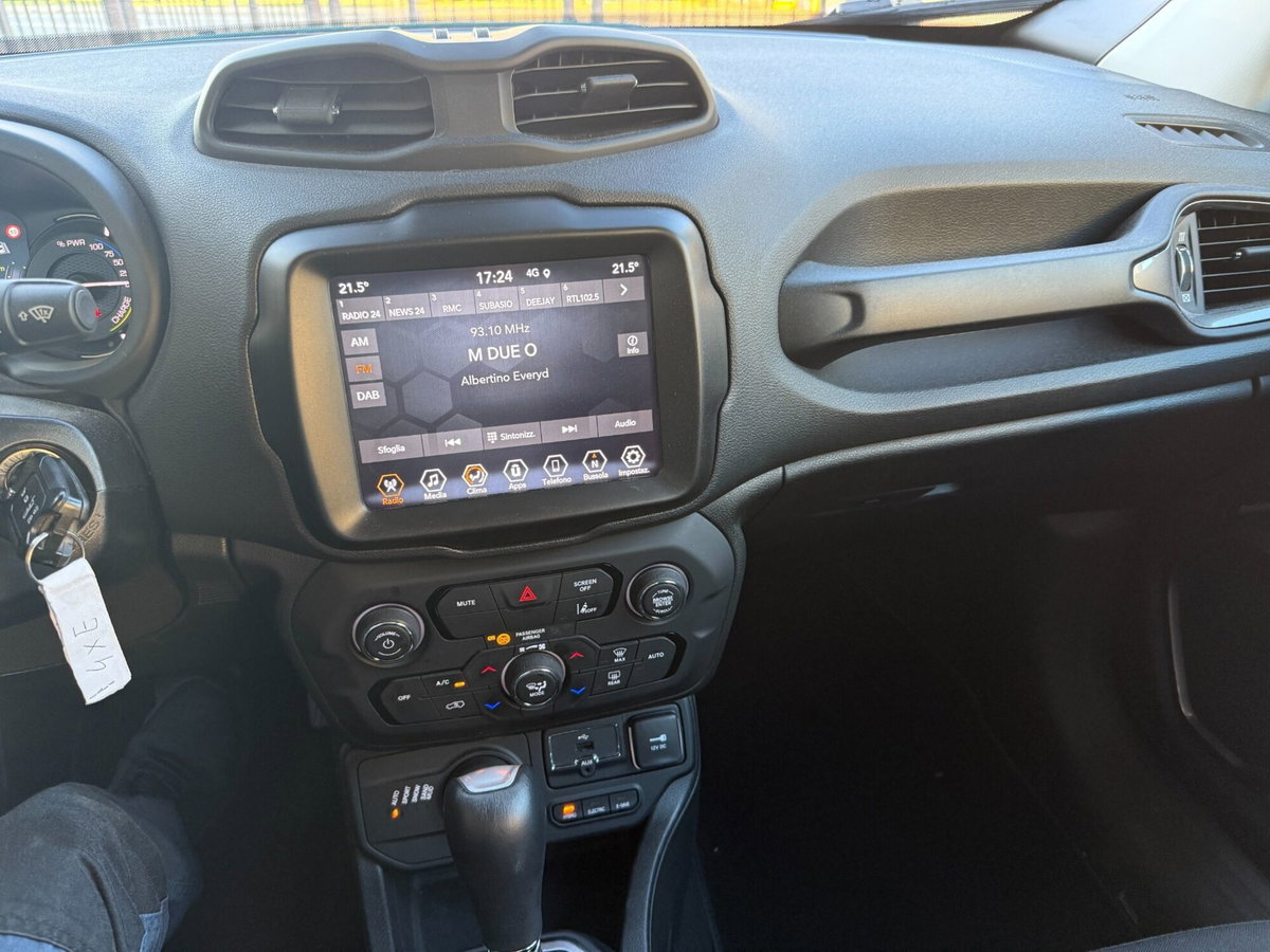 Jeep Renegade 1.3 T4 190CV PHEV 4xe AT6 Limited (9)