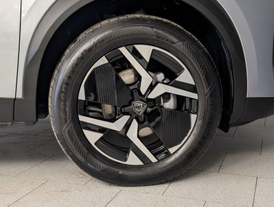 Peugeot 2008 1.2 turbo Allure 100cv (10)