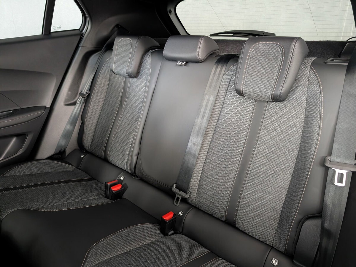 Peugeot 2008 1.2 turbo Allure 100cv (11)