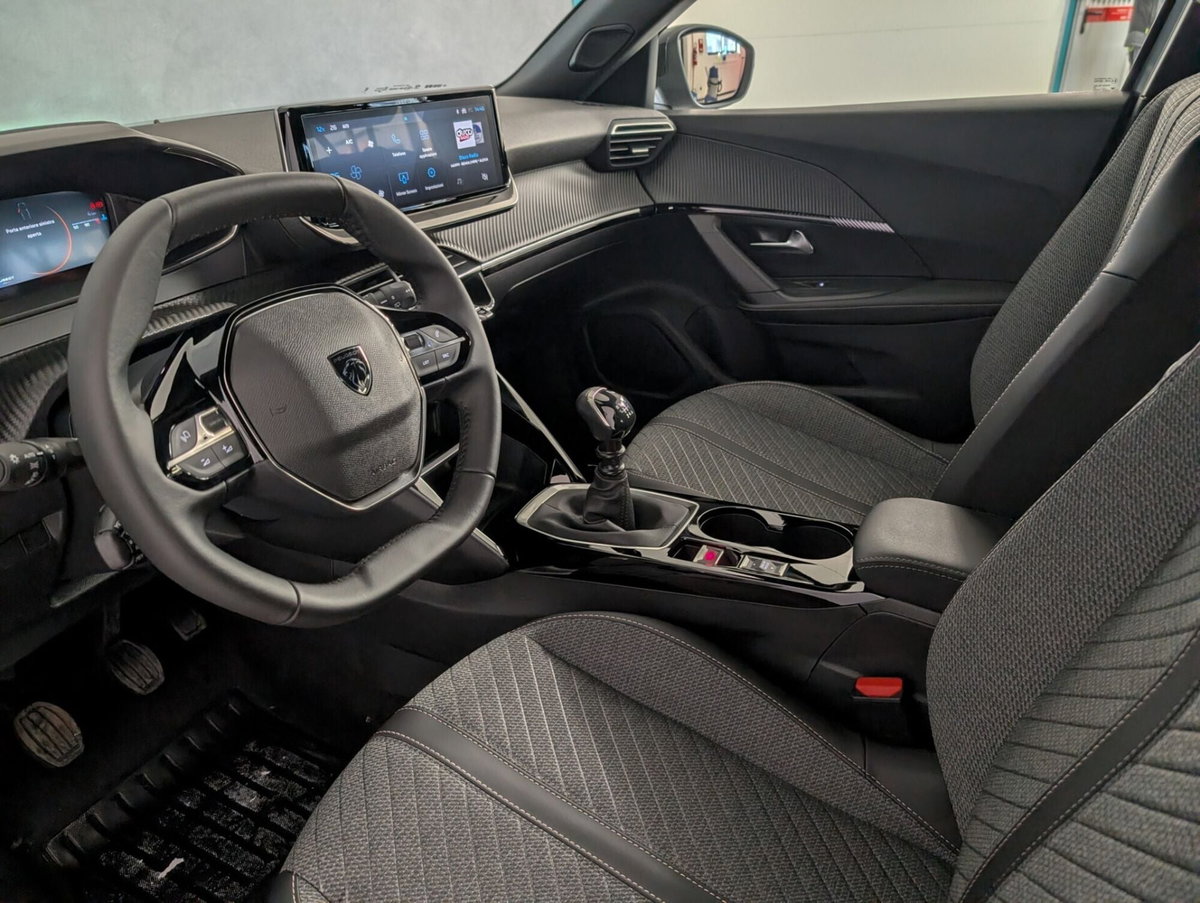 Peugeot 2008 1.2 turbo Allure 100cv (7)