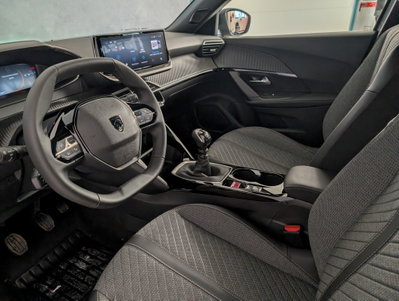 Peugeot 2008 1.2 turbo Allure 100cv (7)