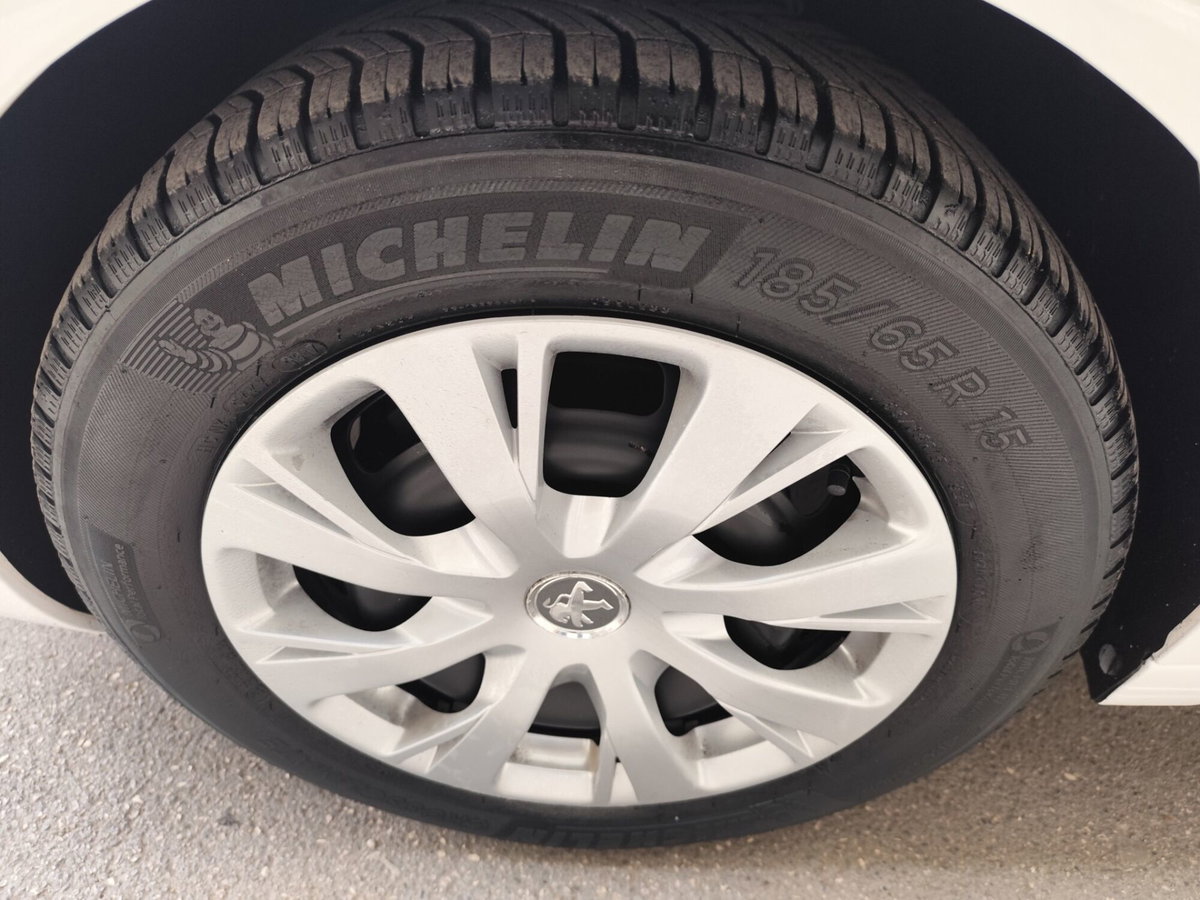 Peugeot 208 75 5 porte Active (13)