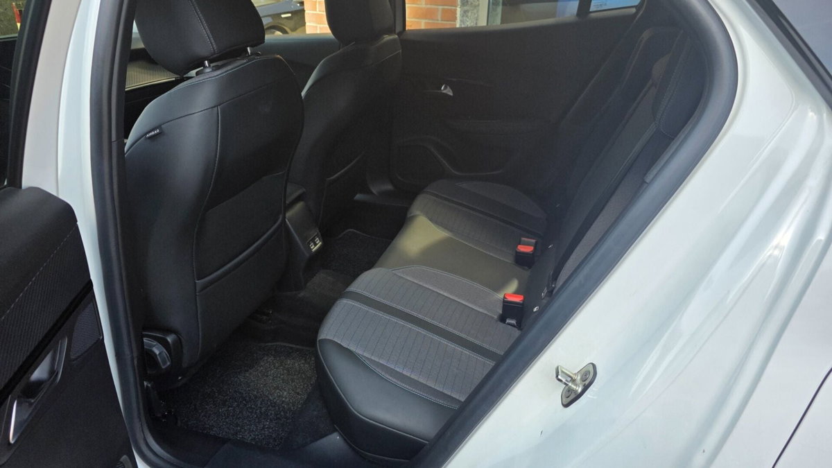 Peugeot 2008 BlueHDi 110 S&S Active Pack (7)