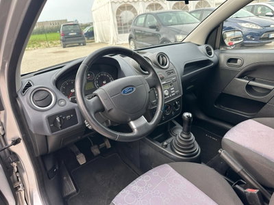 Ford Fiesta 1.2 16V 5p. Ghia (11)
